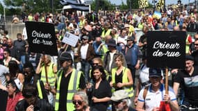 Des gilets jaunes à Bordeaux, le 20 avril 2019.