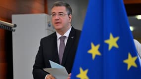 Le commissaire européen aux Transports Apostolos Tzitzikostas.