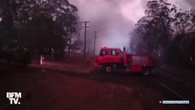 Australie: des pompiers échappent de justesse à de puissantes flammes