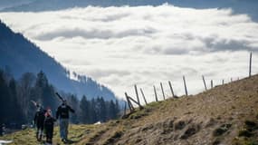 Des pistes de ski sans neige le 28 décembre 2015 à Leysin en Suisse