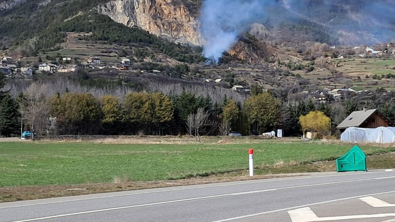 Une dizaine d’engins et 25 pompiers du département sont intervenus. Le feu a été clôturé à 16h45 ce mercredi.