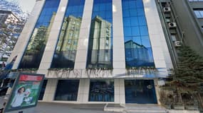 La devanture de l'établissement Dr. Cinik à Istanbul en Turquie.