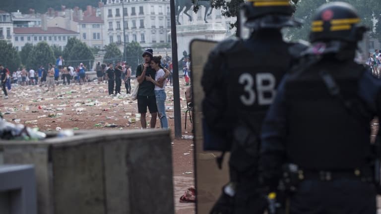 De violents affrontements ont opposé les forces de l'ordre et des casseurs à Lyon dans les heures qui ont suivies la victoire des Bleus dimanche 15 juillet