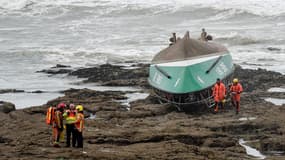 Le bateau de la SNSM s'est retourné sous la violence des vagues.