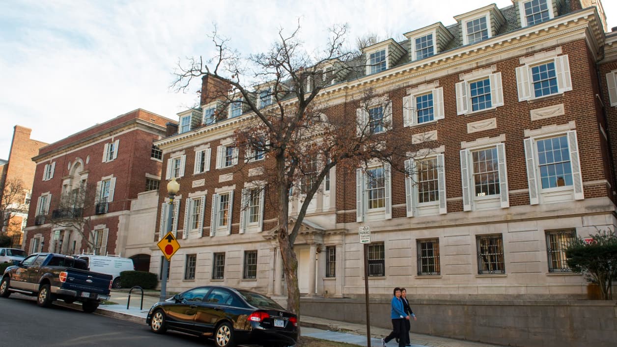 Jeff Bezos a racheté l'ancien musée du textile à Washington à la fin des années 1990. Jeff Bezos a racheté l'ancien musée du textile à Washington à la fin des années 1990.
