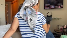 Déborah et sa fille ont été relogées par le gouvernement israélien après qu'un bombardement ait détruit leur appartement. 