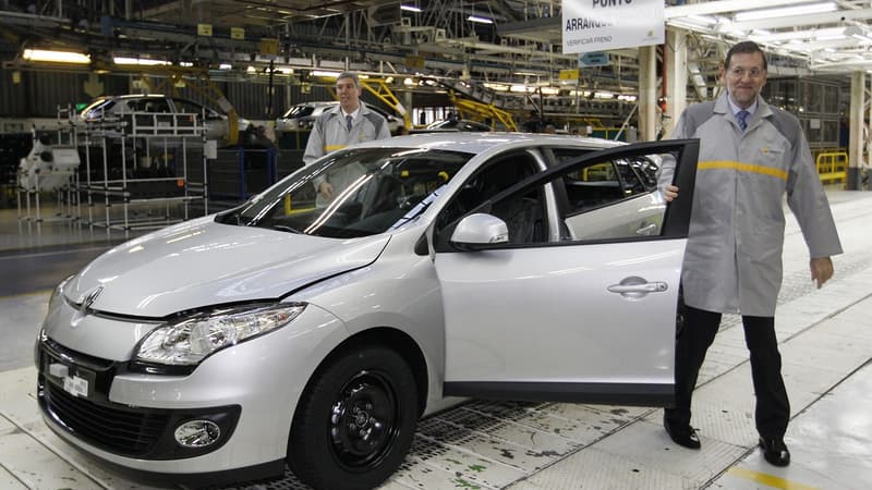 Renault et PSA ont confié de nombreux modèles récents (Captur, Cactus, Nouveau Picasso), à leurs usines espagnoles. Ici, le Président du gouvernement; Mariano Rajoy, en visite dans une des usines espagnoles de Renault.