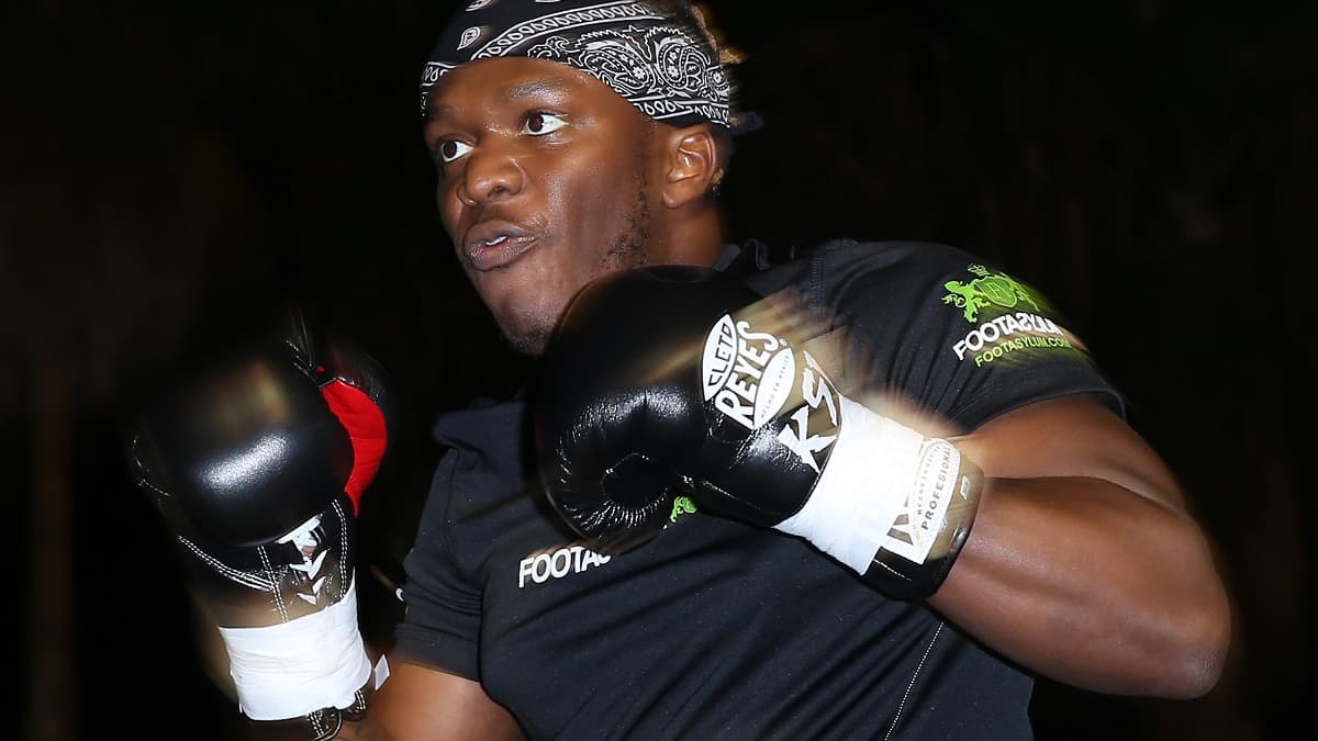 Le YouTubeur KSi à l'entraînement avant son combat contre Logan Paul Le YouTubeur KSi à l'entraînement avant son combat contre Logan Paul