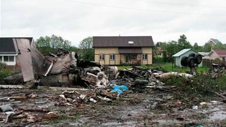 Au moins 44 personnes ont été tuées et huit ont été blessées lundi soir lors de l'atterrissage d'un avion dans un épais brouillard dans le nord de la Russie. L'avion russe Tupolev-134 s'est écrasé près d'une route à 1km de la piste d'atterrissage de l'aér