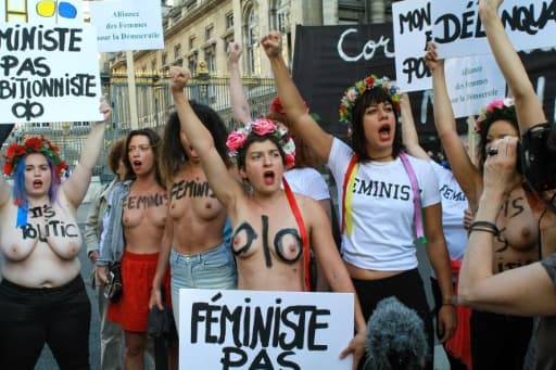 Rassemblement de Femens devant le palais de justice où quatre militantes sont jugées pour "exhibition sexuelle", le 31 mai 2017 à Paris