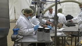 Hollande rend visite aux ex-Pilpa qui ont réussi la reprise de leur entreprise