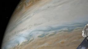 Vue d'artiste de Juno tout près de Jupiter.