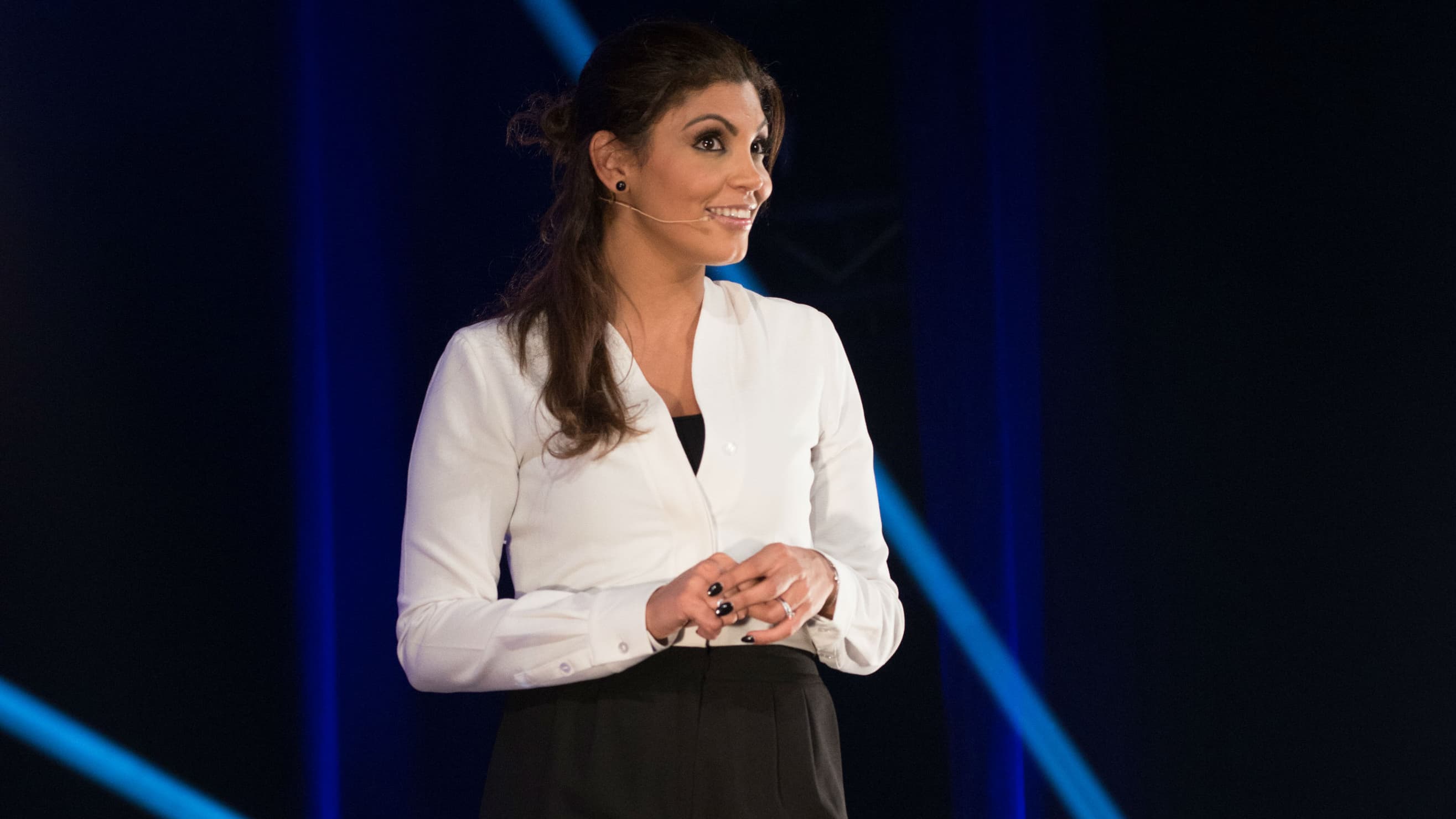 Nawell Madani sur scène Nawell Madani sur scène