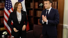 La vice-présidente américaine Kamala Harris (à gauche) accueille le président français Emmanuel Macron pour une réunion lors de la Conférence de Munich sur la sécurité (MSC) à Munich, dans le sud de l'Allemagne, le 17 février 2023.