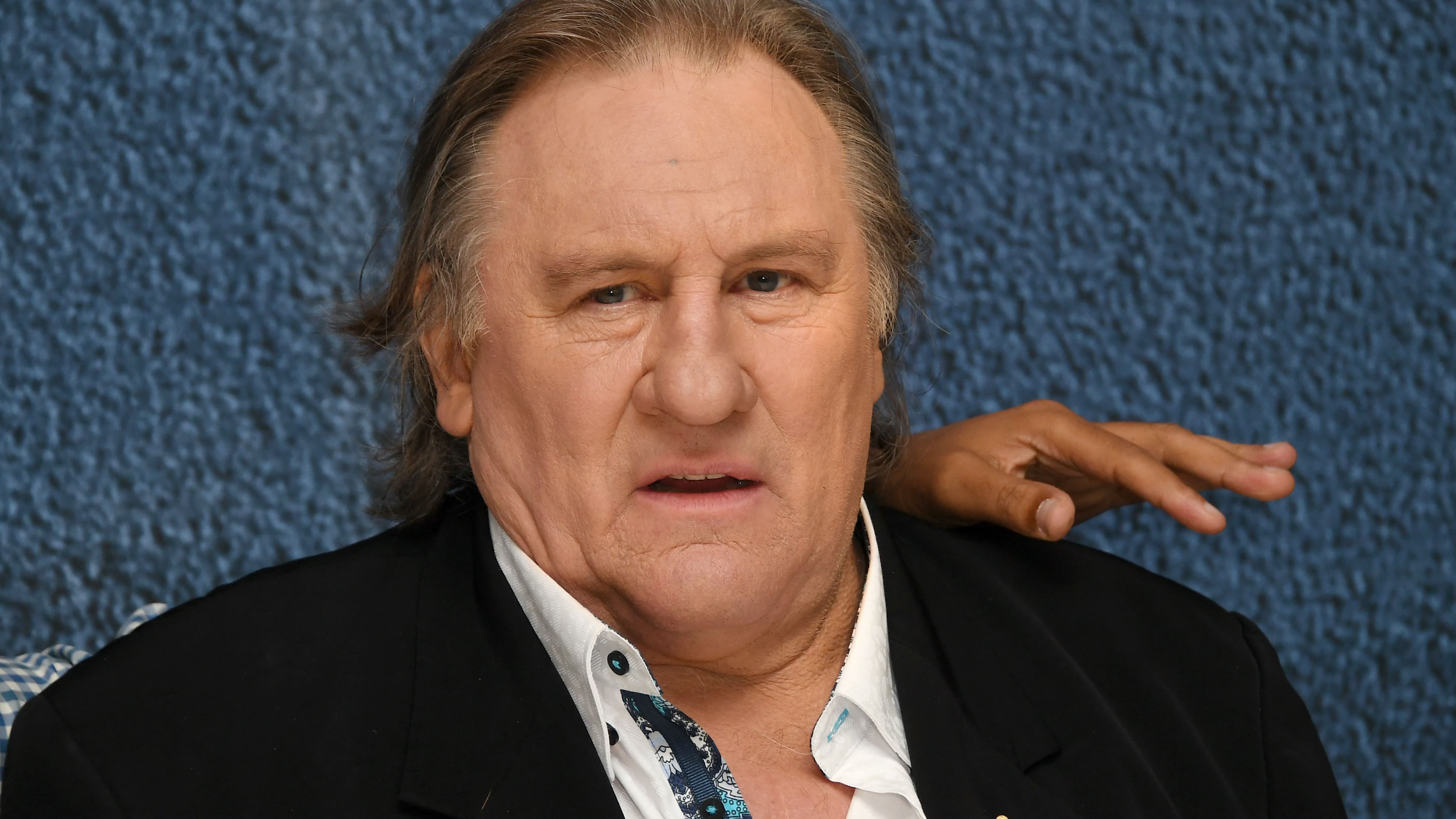 "Une poutre dans le caleçon": une vidéo accablante de Gérard Depardieu dévoilée par "Complément d'enquête"