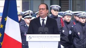 Terrorisme: Hollande demande la "mise en commun" des informations entre police, gendarmerie, renseignement