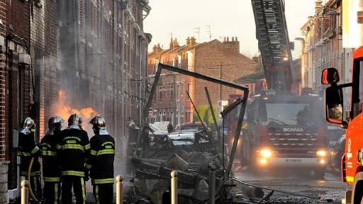 Un camion transportant des bouteilles de gaz à pris feu samedi matin à Lomme, près de Lille.