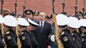 Vladimir Poutine entouré de soldats russes le 22 juin 2022.