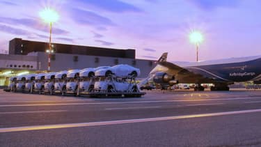 Un transport de Maserati par avions cargos lors d'une livraison réalisée au Japon en août dernier.
