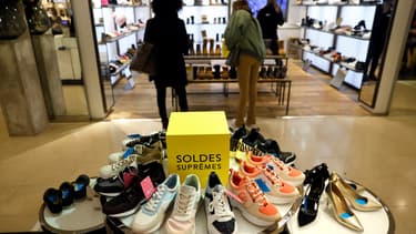 Selon l'Alliance du commerce, les enseignes du textile-habillement commencent l'année 2021 dans la crise. Le chiffre d'affaires moyen recule de 20% et la fréquentation de 40%.