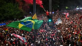 Les fans de Lula, le 30 octobre 2022 sur l'avenue Paulista à Sao Paulo, au Brésil