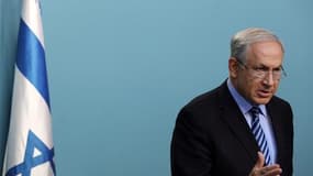 Benjamin Netanyahu a justifié lors d'une allocution télévisée mercredi soir l'intervention de la marine israélienne contre la flottille de militants pro-palestiniens qui tentait en début de semaine de rompre le blocus de la bande de Gaza. /Photo prise le