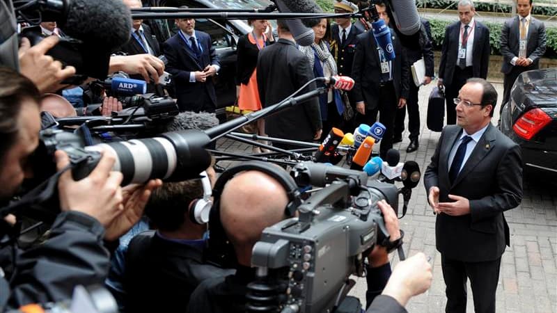 François Hollande à son arrivée à Bruxelles, jeudi. Le Conseil européen s'est ouvert dans un climat apaisé après une salve d'accords sur l'agriculture, les banques et le budget communautaire et la mise en sourdine par la France de son différend avec José