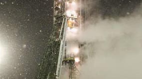 La fusée Soyuz et sa capsule sur son pas de tir, à Baïkonour, au Kazakhstan. La capsule Soyouz, avec trois astronautes à son bord, s'est arrimée mercredi à la Station spatiale internationale (ISS), au soulagement des agences internationales qui craignaien