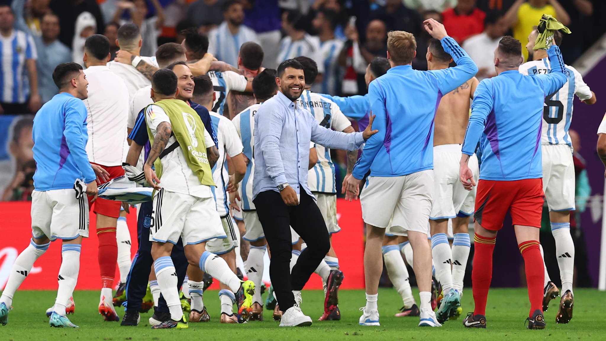 La joie d'Agüero avec les Argentins après la victoire face aux Pays-Bas