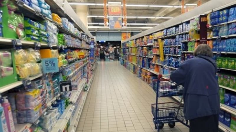 C'est une première en 18 mois: les prix baissent (timidement) dans les supermarchés