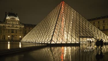 La pyramide du Louvre.