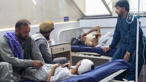 Des personnes afghanes blessées et soignées à l'hôpital après un violent séisme le 1er septembre 2025.