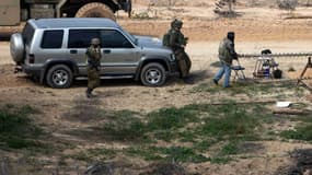 Des soldats israéliens recherchant des tunnels à l'aide d'une foreuse, à la frontière avec la bande de Gaza, le février 2016. (Photo d'illustration)