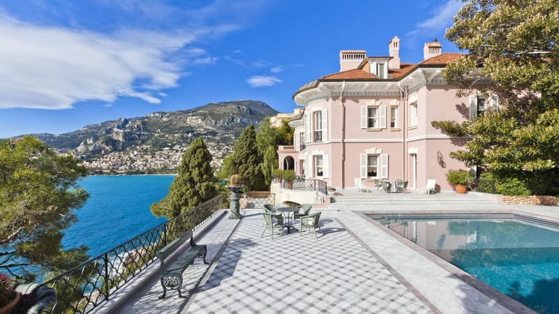 Une luxueuse villa française de 850 m² habitables est à vendre 90 millions d’euros.