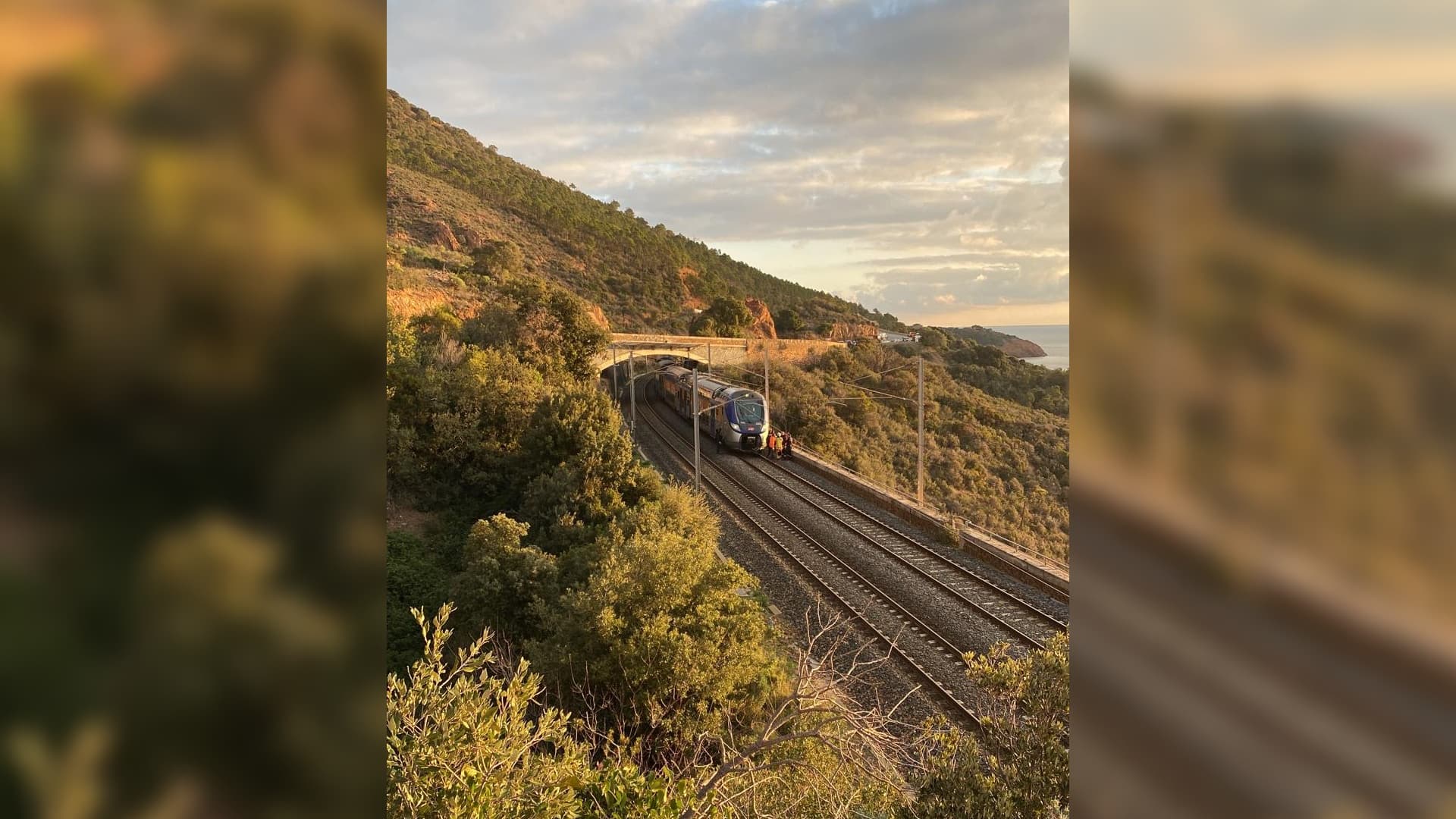 Un train a percuté un véhicule à Saint-Raphaël ce jeudi matin.