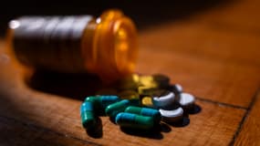Des médicaments à côté d'un flacon de pilules. Le 23 juillet 2024, à New York City (États-Unis). (Photo d'illustration)