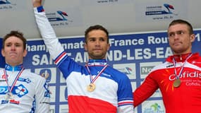 Nacer Bouhanni (au centre)