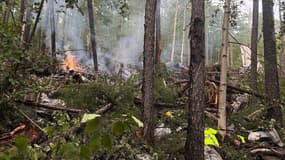 Les débris de l'Antonov-24 qui s'est écrasé en Russie le 24 juillet 2025.