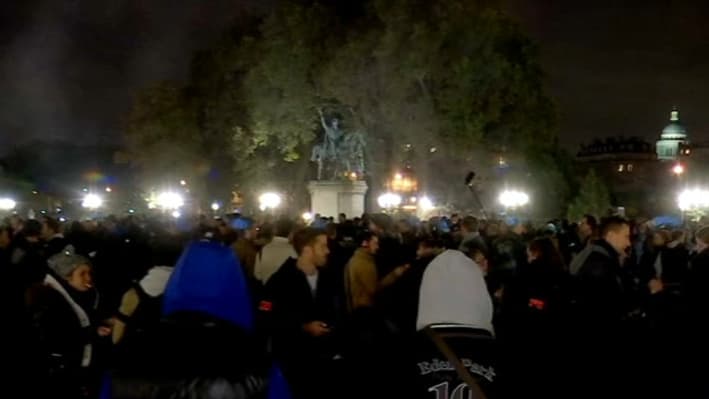 Les policiers manifestent sur le parvis de Notre-Dame, à Paris, le 21 octobre 2016. Les policiers manifestent sur le parvis de Notre-Dame, à Paris, le 21 octobre 2016.