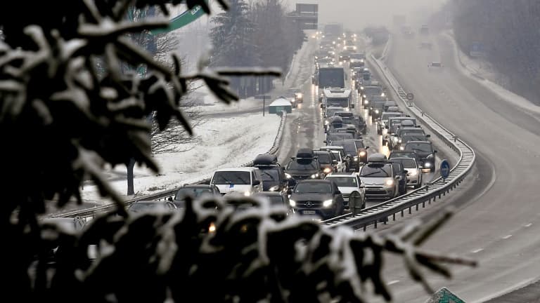 Un bouchon sur la RN90, entre Albertville et Moûtiers, dans la vallée alpine de la Tarentaise, le 30 décembre 2017. Photo d'illustration