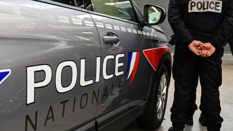File:Palais de justice de Nice - Fourgon de la police nationale