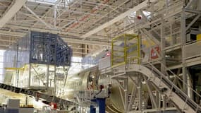 Assemblage d'un Airbus A380 à Toulouse. L'aéronautique est en plein essor en raison de la bonne santé d'Airbus et de ses fournisseurs et de nombreux demandeurs d'emplois du sud-ouest de la France sont tentés de se reconvertir dans ce secteur, considéré co