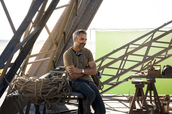 Le réalisateur Martin Bourboulon sur le tournage de "Eiffel"