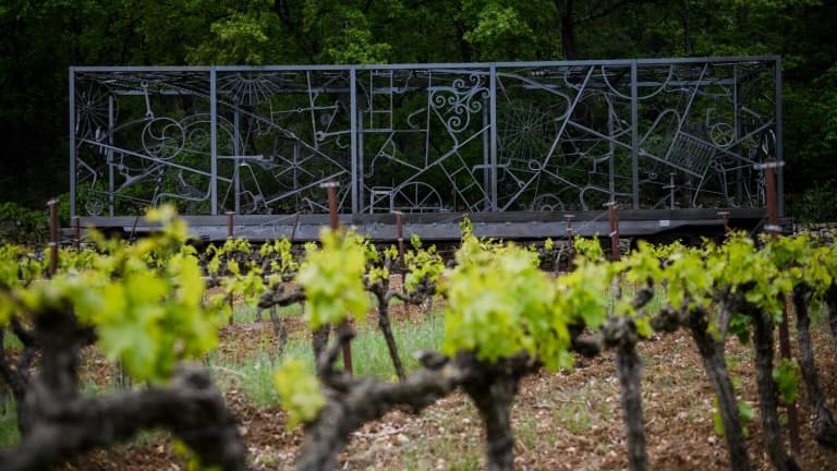 "Rail car", oeuvre monumentale en fer forgé du musicien et Prix Nobel de littérature Bob Dylan, installée installée au domaine Château La Coste, en Provence, le 5 mai 2022 au Puy-Sainte-Réparade "Rail car", oeuvre monumentale en fer forgé du musicien et Prix Nobel de littérature Bob Dylan, installée installée au domaine Château La Coste, en Provence, le 5 mai 2022 au Puy-Sainte-Réparade