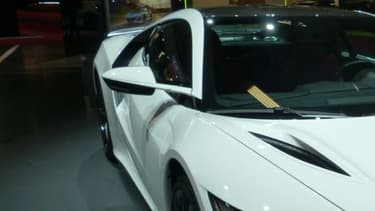La NSX est une renaissance. La première NSX date en effet de 1990. A l’époque, Honda motorise la monoplace de McLaren en Formule 1. Et crée une voiture de sport dont Ayrton Senna, pilote McLaren-Honda, supervise le développement.