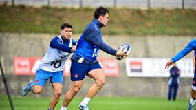 Matthieu Jalibert et Damian Penaud à l'entraînement du XV de France le 6 novembre 2024