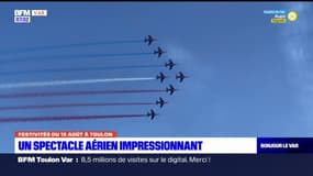 Toulon: les spectateurs conquis par le spectacle aérien de la Patrouille de France
