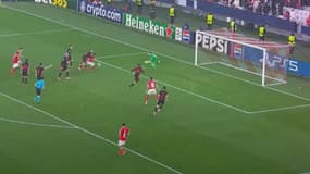 Benfica crie au scandale pour cette faute non sifflée de Fermin Lopez sur Leandro Barreiro sur l'action du but... catalan lors de la défaite contre le Barça (4-5), le 21 janvier 2025