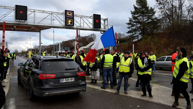 Un rassemblement de gilets jaunes le 24 novembre sur l'A34.