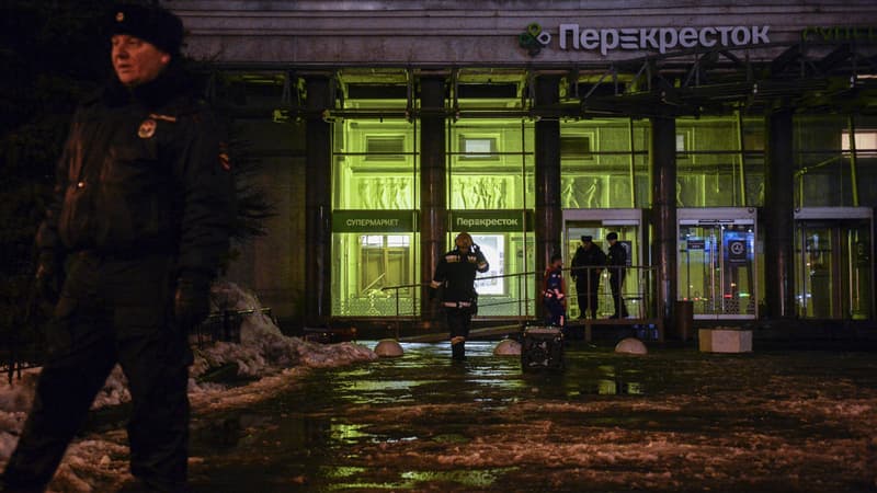 Un supermarché visé par un attentat à Saint-Pétersbourg, en Russie, le 27 décembre 2017